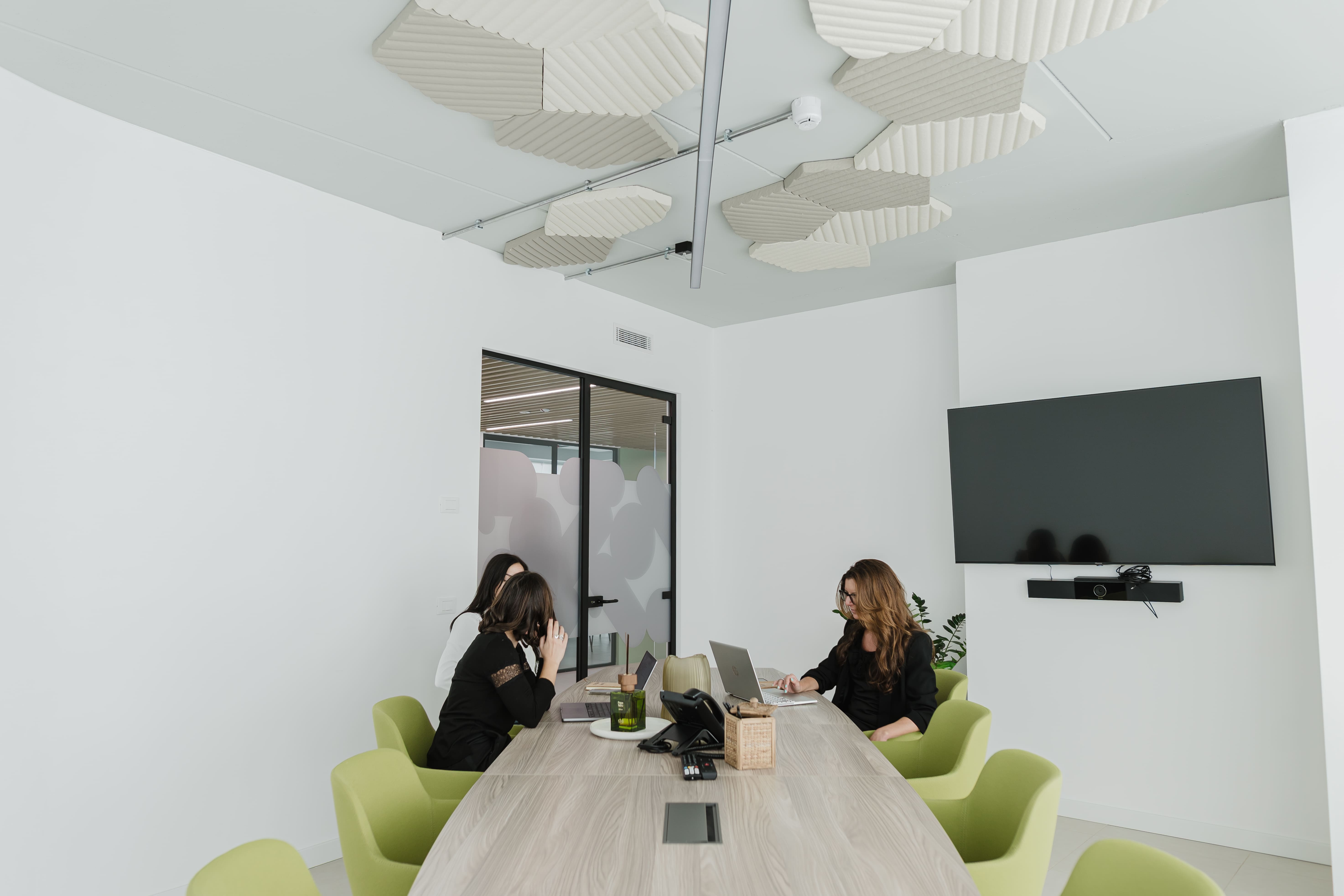 M 2.1 meeting room